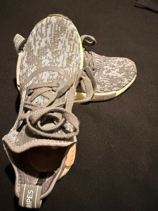 Adidas NMD grises, blancas y rosas