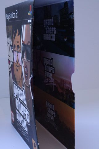 Caja GTA Trilogy PS2 Español