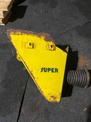 Guardabarros delantero y caja filtro Puch