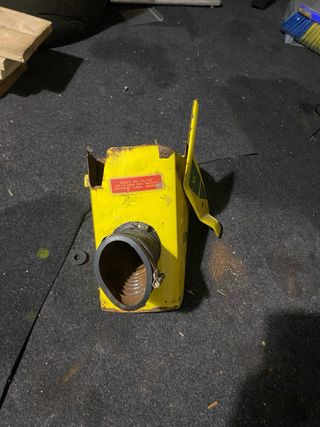 Guardabarros delantero y caja filtro Puch