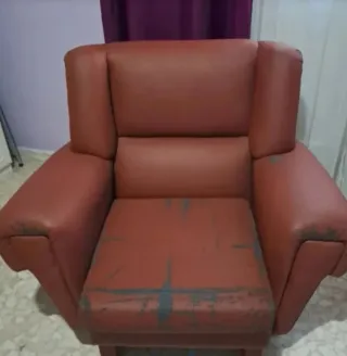 Sillón de tela beige y gris