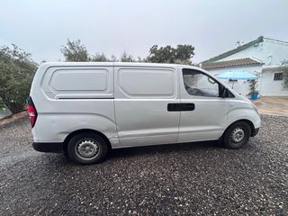 Hyundai H-1 2018