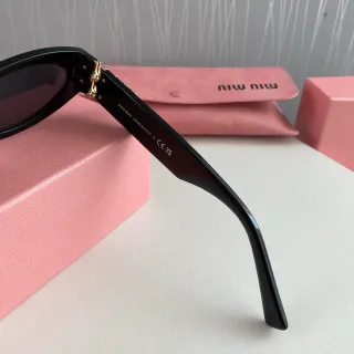 Gafas de sol Miu Miu negras