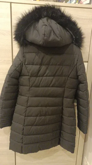 Plumífero negro t.S entallado y abrigado