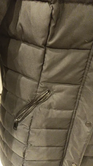 Plumífero negro t.S entallado y abrigado