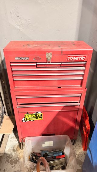 Bacos de trabajo y carros de herramientas