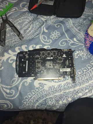 ASUS GTX 550 Ti 1GB Tarjeta Gráfica