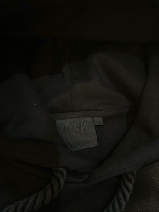 Sudadera Negra con Capucha y Logo