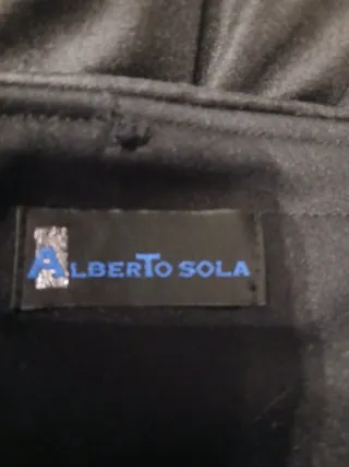 Vestido Negro Largo con Adorno Dorado