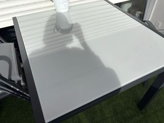 Tavolo da giardino in vetro e metallo