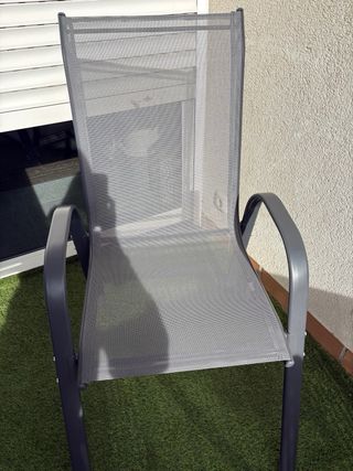 Tavolo da giardino in vetro e metallo