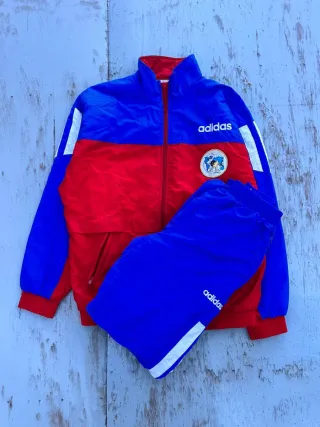 Tuta sportiva Adidas rossa e blu