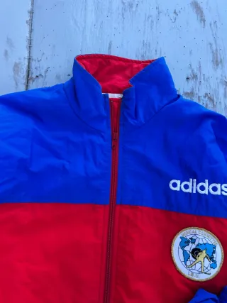 Tuta sportiva Adidas rossa e blu