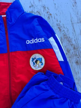 Tuta sportiva Adidas rossa e blu