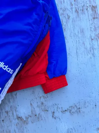 Tuta sportiva Adidas rossa e blu