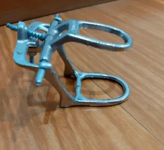 Articulador de bisagra dental