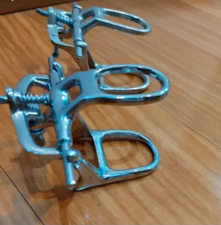 Articulador de bisagra dental