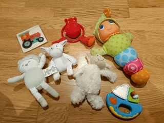 Lote juguetes bebé + regalo mochila