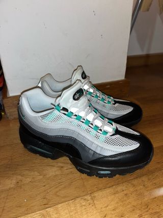 Nike Air Max 95 grises y negras