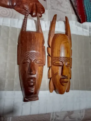 Máscaras de madera tallada (2 unidades)