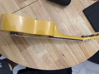 Ukelele amarillo