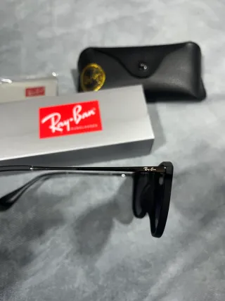 Ray-Ban RB4171 Erika Polarizadas Cristal Negro