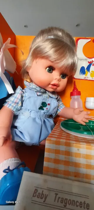 Muñeco antiguo de Toyse con accesorios