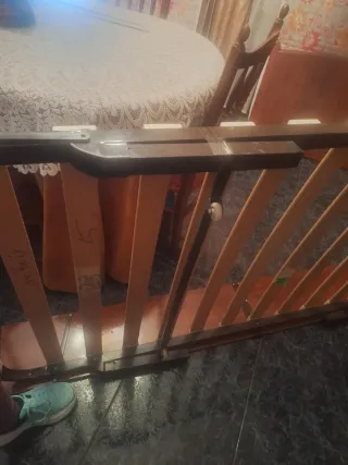 Lote de 2 somieres metálicos y de madera