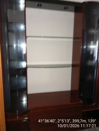 Mesa de madera y cristal