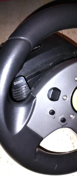 Volante Guillemot Ferrari para PlayStation