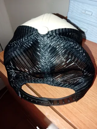 Gorra Quechua niño beige y negra