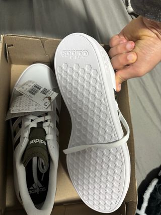 Zapatillas Adidas Blancas y Verdes militares