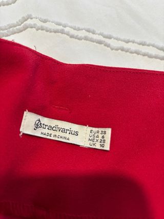 Traje rojo Stradivarius