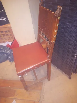 Silla Castellana Cuero Siglo XIX