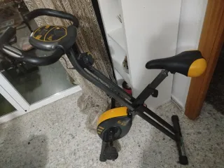 Bicicleta Estática Plegable Negra y Amarilla