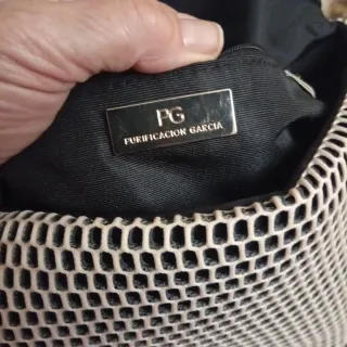Bolso Purificación García rejilla beige