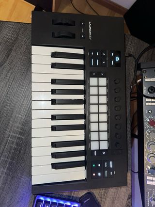 Novation Launchkey 25 MK4 Teclado Controlador