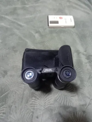 Prismáticos Bushnell con funda