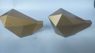 Figuras decorativas doradas