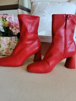 Botines rojos Stradivarius talla 37