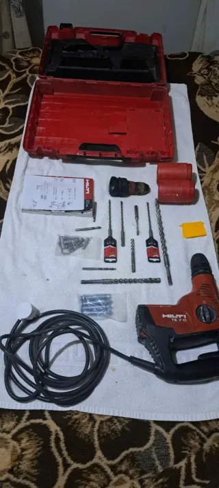 HILTI TE  7-CTaladro/percutor   con maletín y mas
