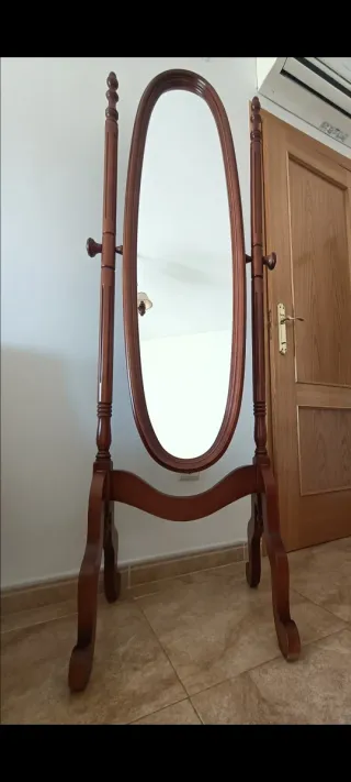 Espejo de pie madera maciza oscilante .