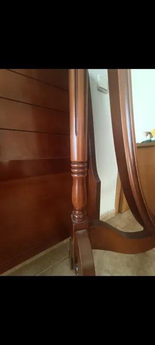Espejo de pie madera maciza oscilante .