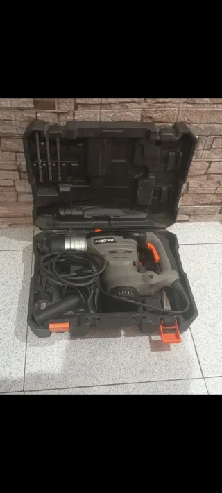 Taladro percutor Dexter con maletín