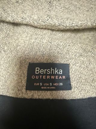 Abrigo de invierno Beige con Cierre de Cuerno