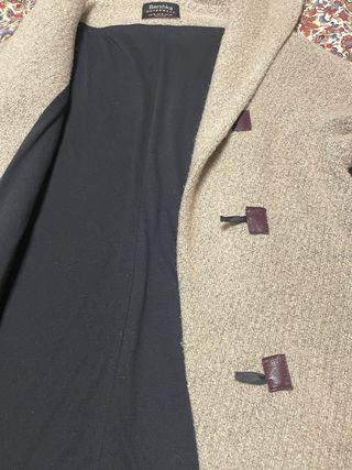 Abrigo de invierno Beige con Cierre de Cuerno