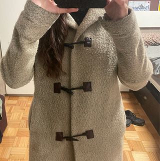 Abrigo de invierno Beige con Cierre de Cuerno