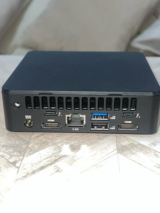 Mini PC Asus NUC 13 Pro.