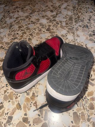 Nike Jordan Access Talla 42 Negro/Rojo