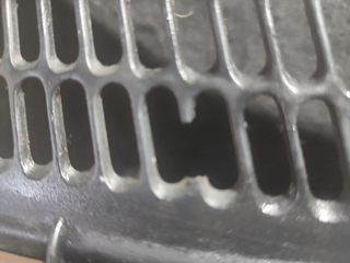 CALANDRA DELANTERA DE RADIADOR VOLKSWAGEN T5